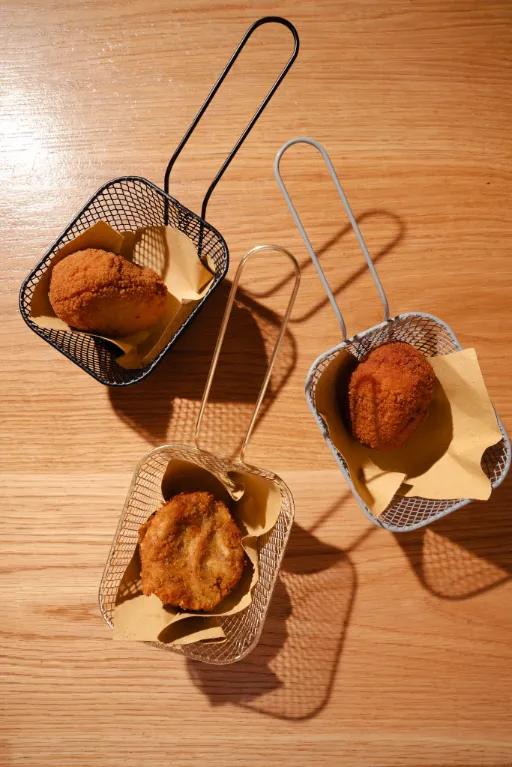 Selezione di fritti croccanti e dorati